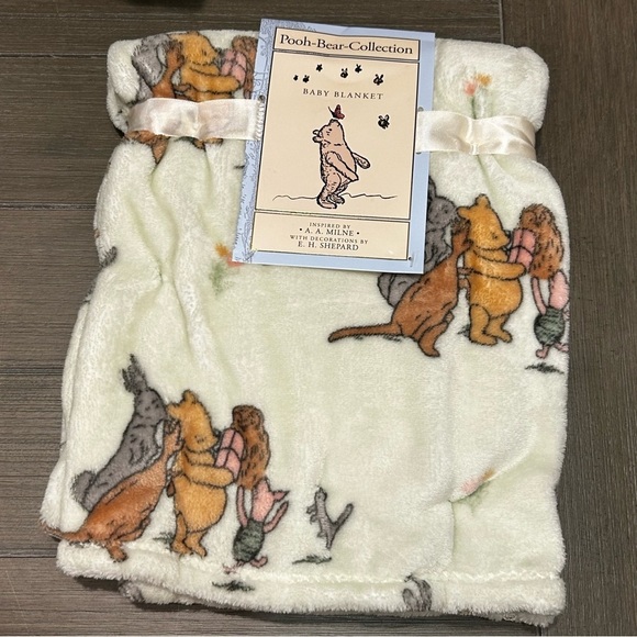 Classic Winnie the Pooh Baby Blanket - Picture 1 of 5